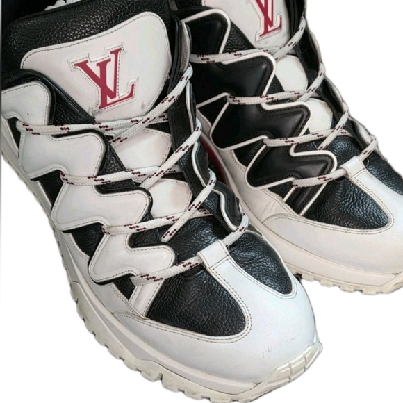 Louis Vuitton White & Black LV Run Away Sneakers - Picture 2 of 16